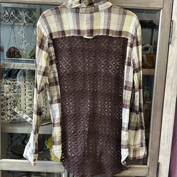 WE THE FREE Cotton button down shirt size Med - Picture 3 of 6